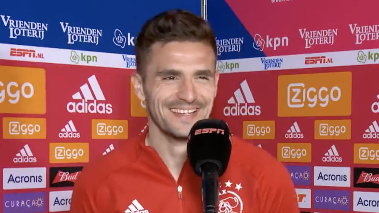 Grote glimlach bij Tadic: 'Pak schaal, pak beker, pak alles!'