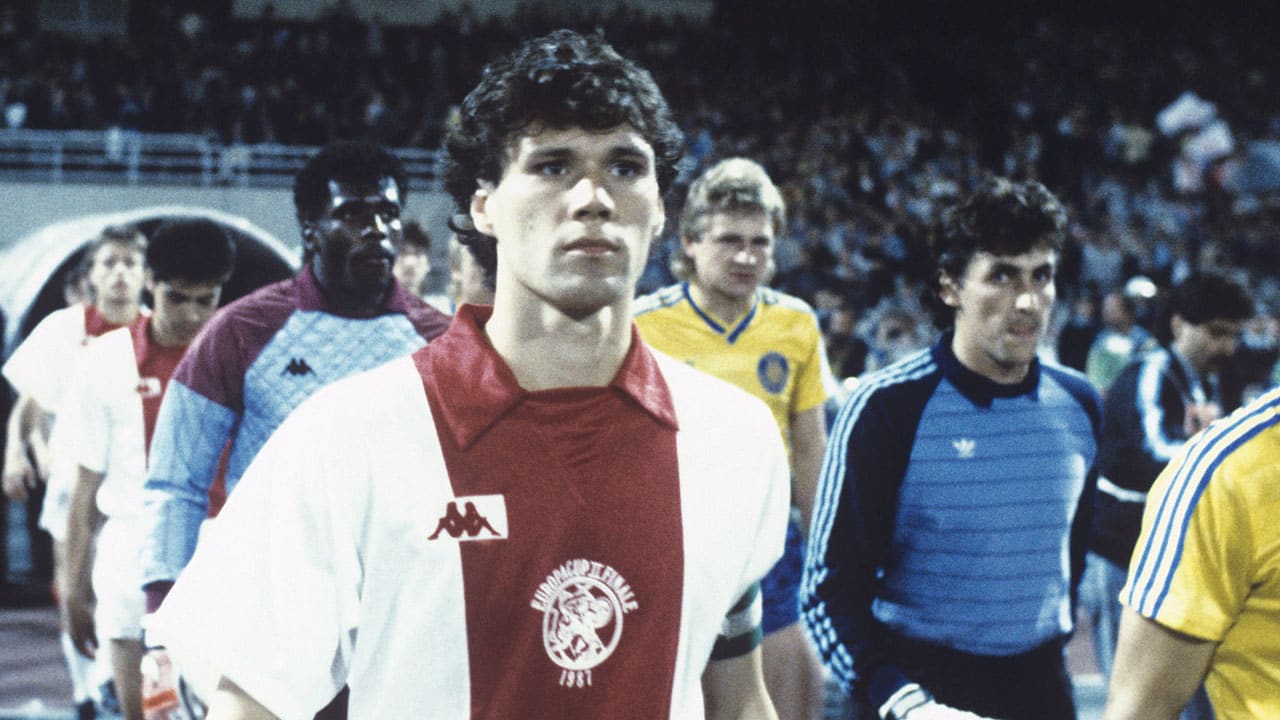 ZIEN: PSV toonde 40 jaar geleden interesse in Van Basten per brief