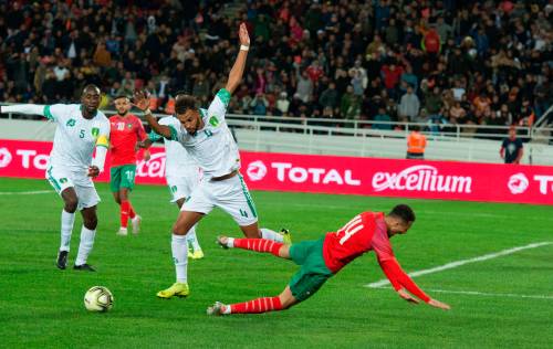 Mazraoui draagt met doelpunt bij aan zege