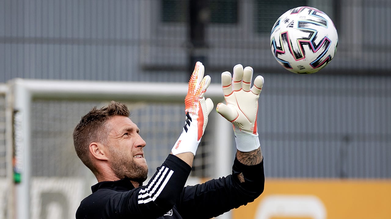 Stekelenburg viert rentree bij Ajax