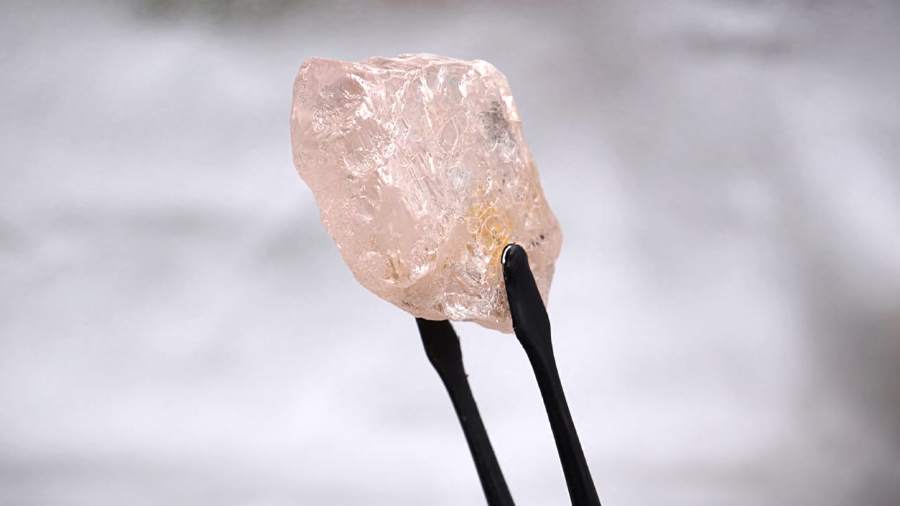 Grootste roze diamant in 300 jaar gevonden in Angola