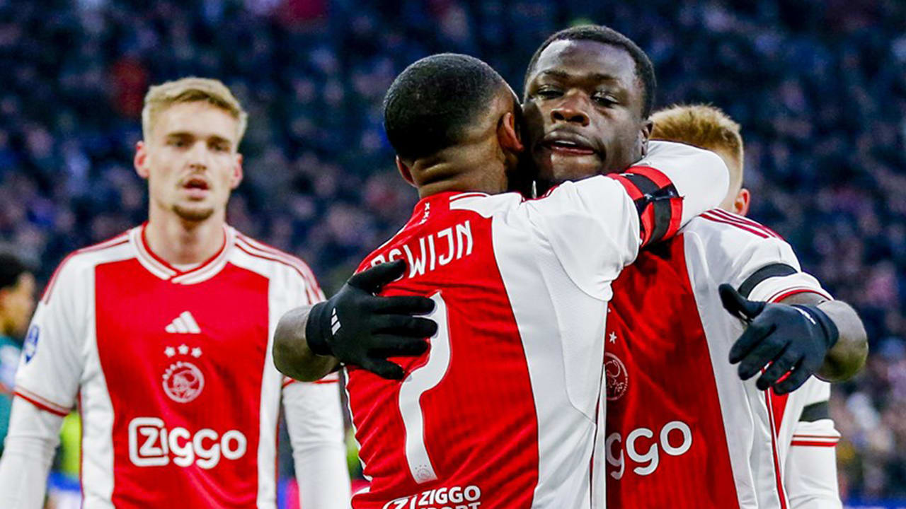 Brian Brobbey leidt Ajax naar zege op RKC Waalwijk