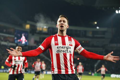 PSV heeft ook geen moeite met sc Heerenveen