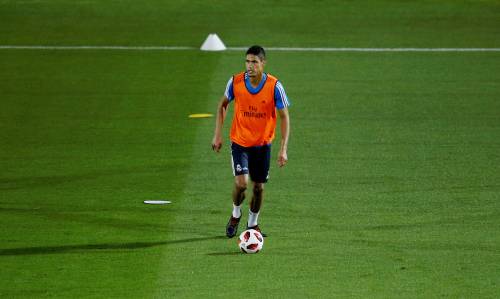 Zieke Varane mist training in Amsterdam