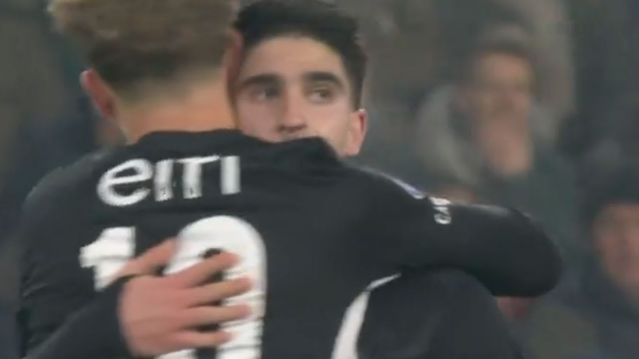 Videogoal: AZ vlak voor rust op voorsprong tegen PSV