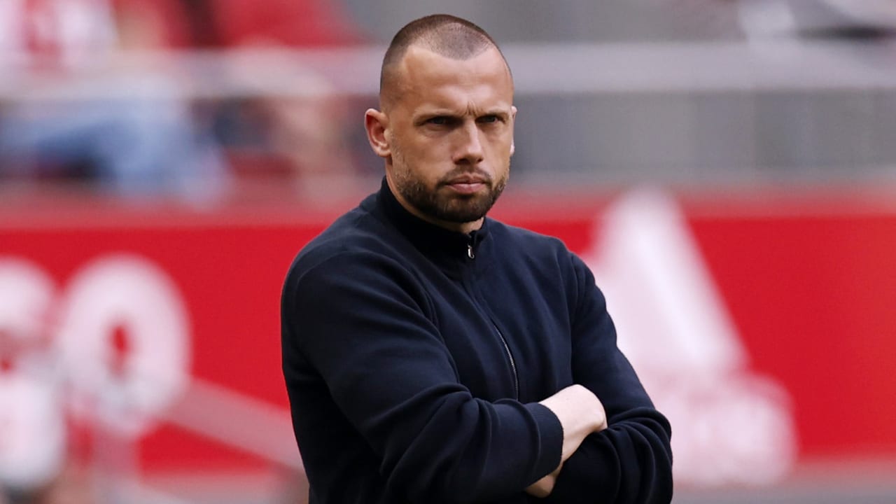 Ajax volgend seizoen niet verder met Heitinga als hoofdtrainer