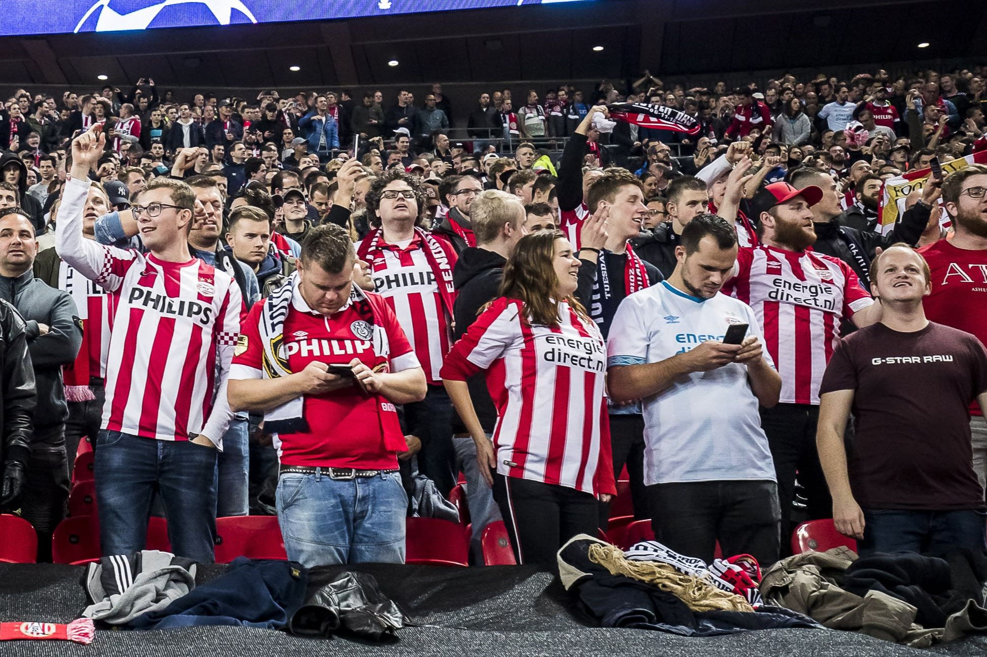 Supporters PSV: 'Ontslag Van Bommel pijnlijk, maar onvermijdelijk'