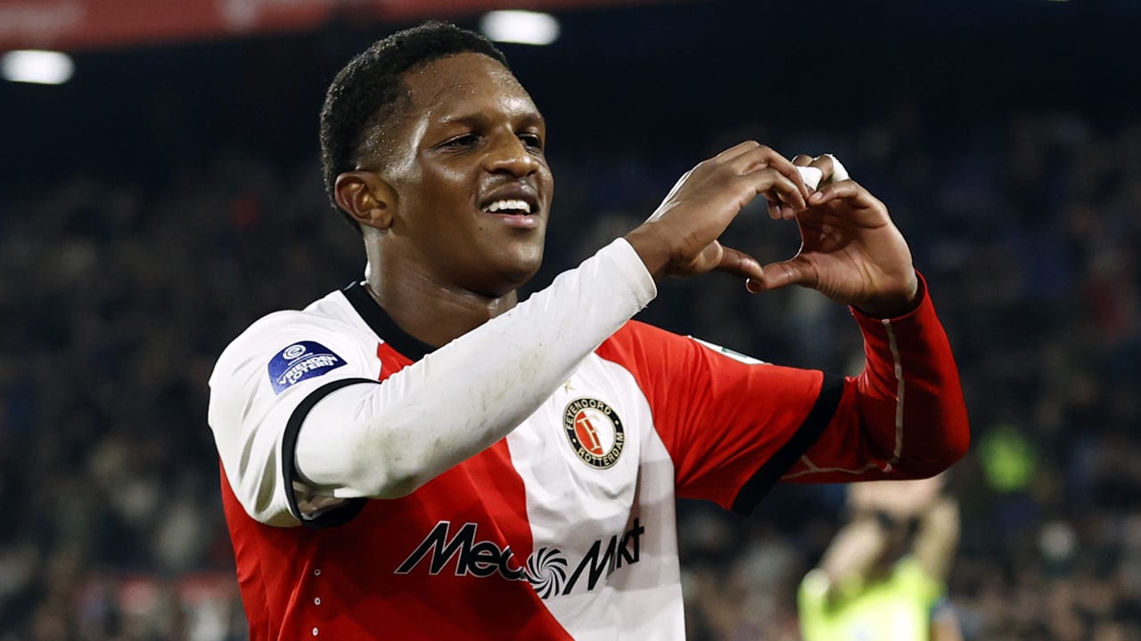 Givairo Read verlengt zijn contract bij Feyenoord