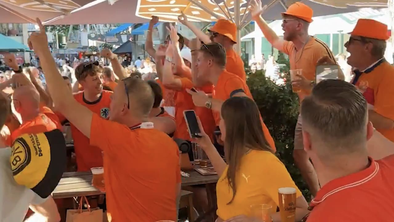 Oranje-fans maken er nu al een groot feest van in Dortmund: ‘Wie niet springt, die is een Brit!’