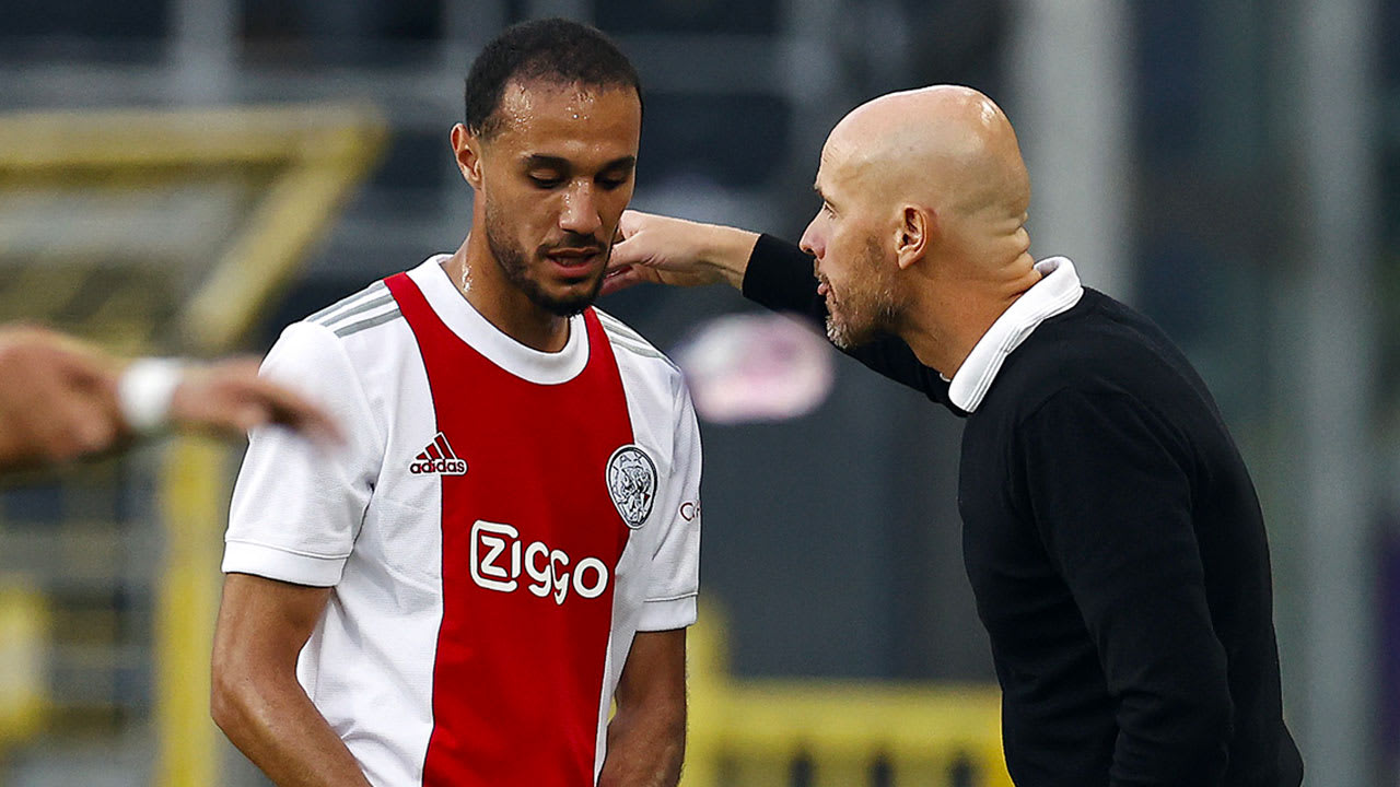 ‘Ten Hag wil Mazraoui naar Manchester United halen’