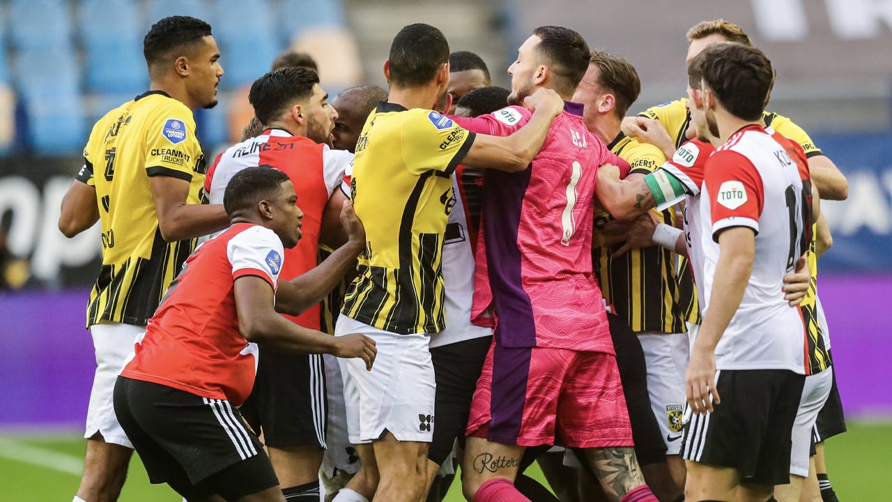 Volop ongeloof over zuivere speeltijd bij Vitesse-Feyenoord: 'Wat een schande!'