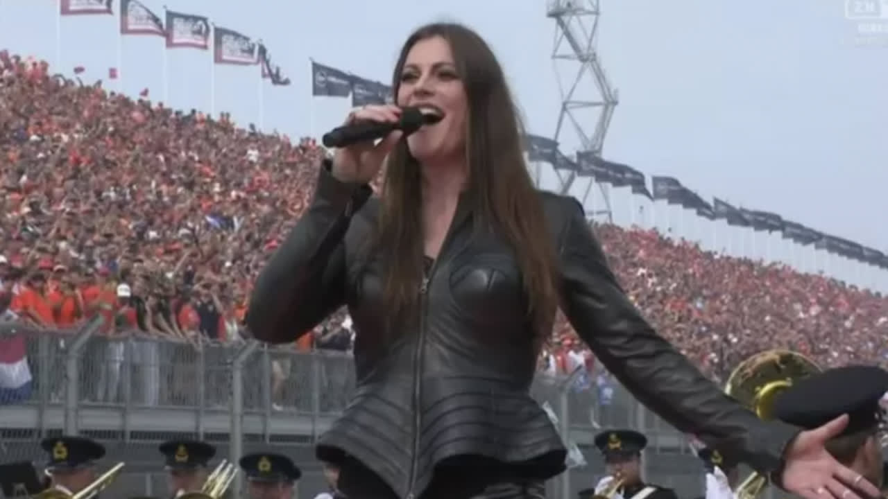 Floor Jansen zingt volkslied voor coureurs Dutch Grand Prix