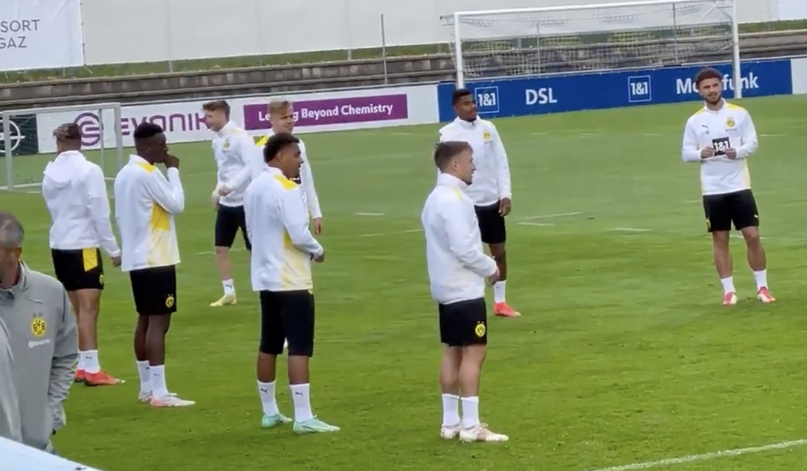 OPMERKELIJK: Malen traint al mee met selectie Borussia Dortmund