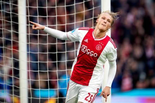 Ajax scoort vijf keer tegen AZ