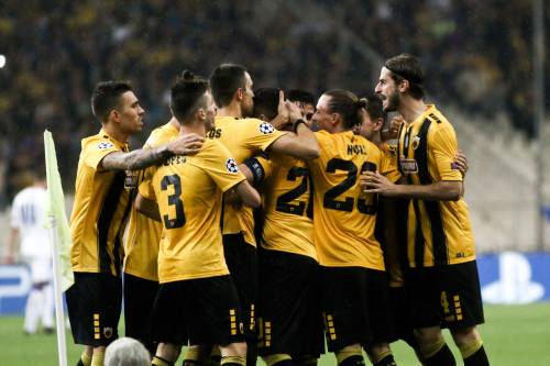 AEK komt met ruime zege naar Amsterdam
