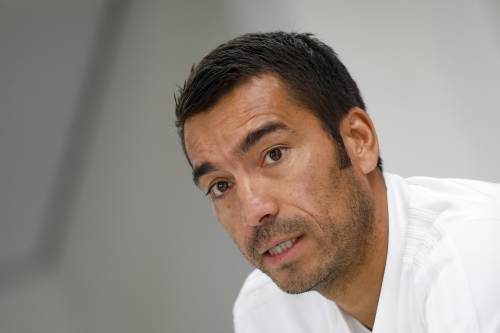 Van Bronckhorst: Ajax heeft ook zwakke punten