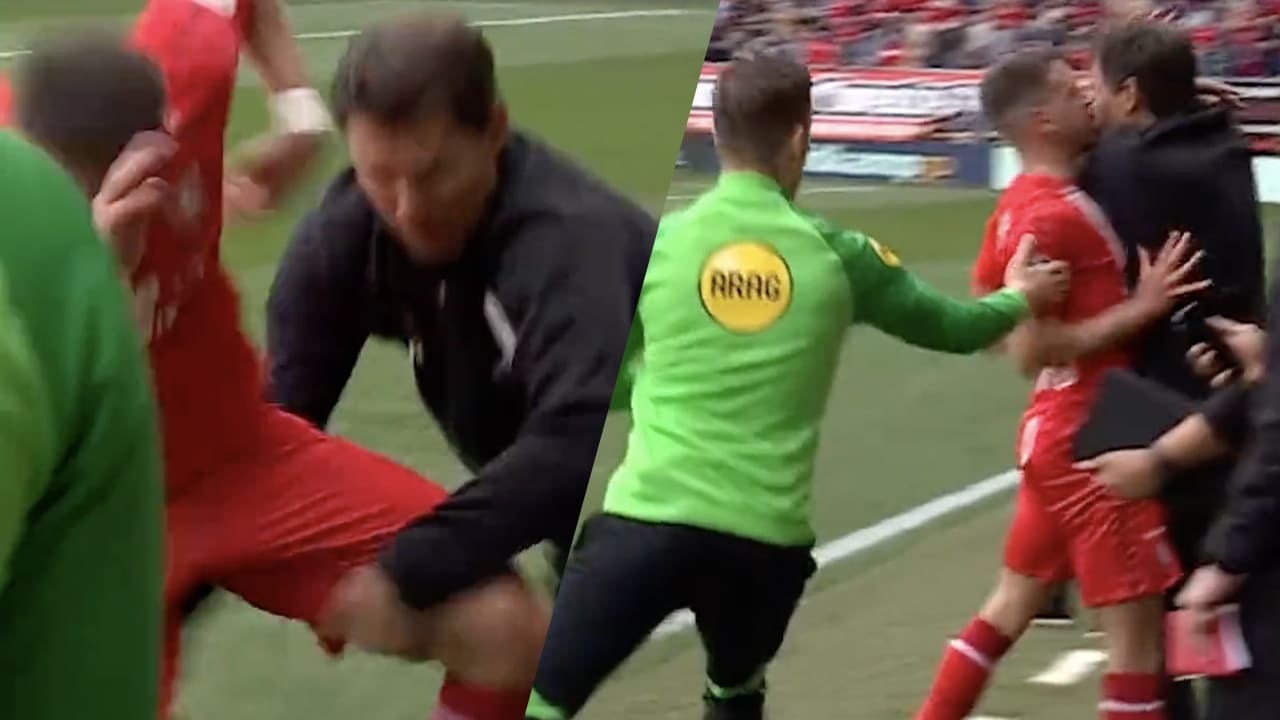 Zien: Assistent-trainer Sparta haalt Twente-speler onderuit in slotfase duel