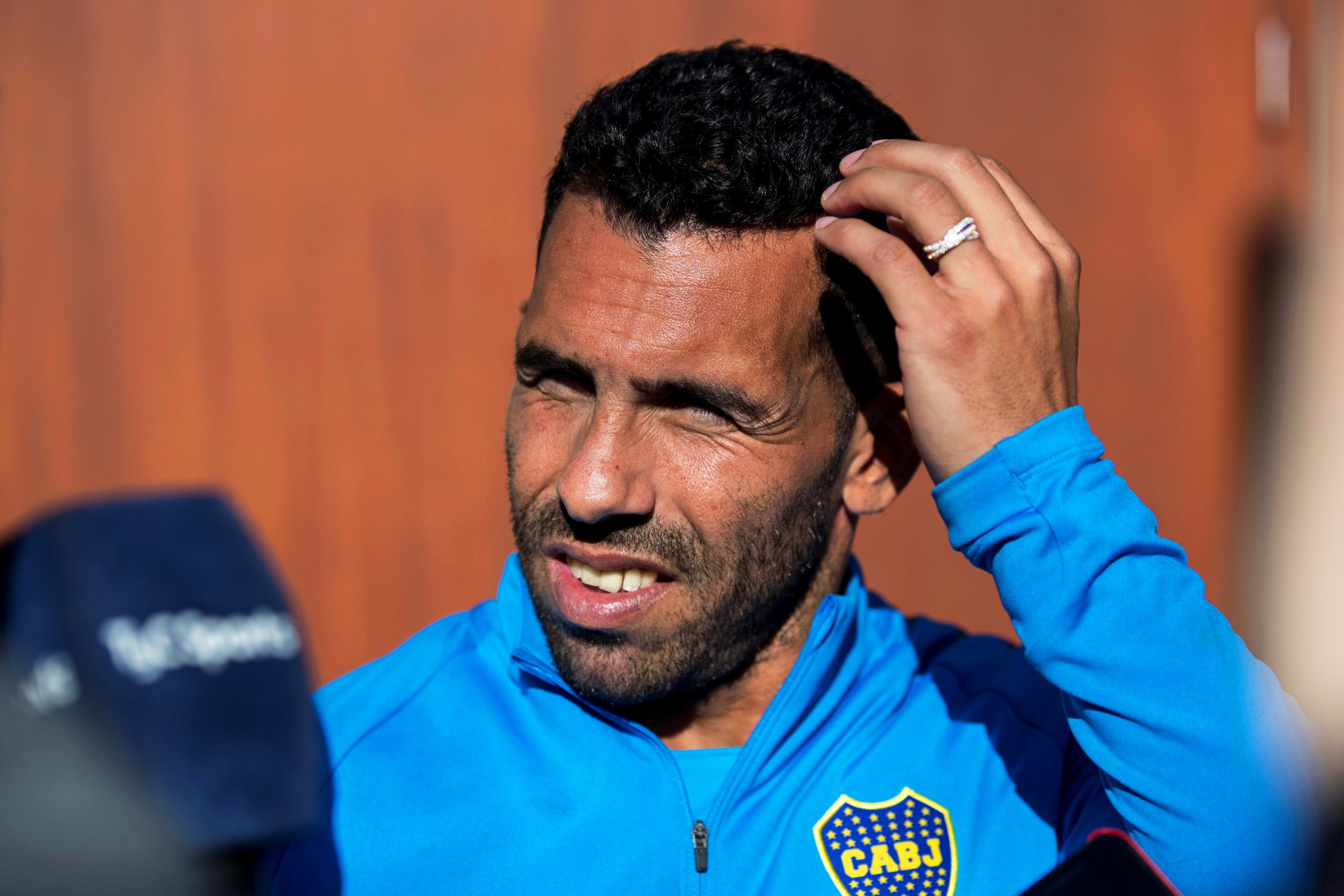 Tevez roept collega-voetballers op: 'We moeten hulp bieden'