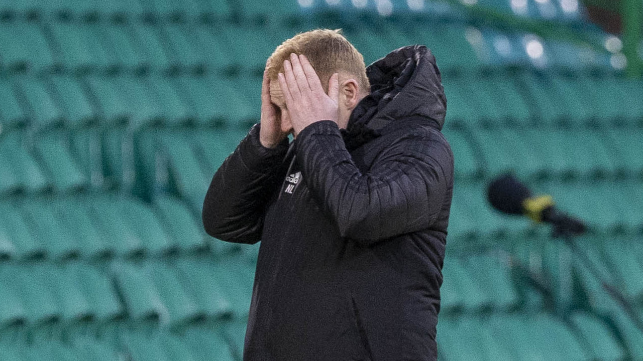 Celtic-trainer Lennon stapt op wegens grote achterstand op Rangers