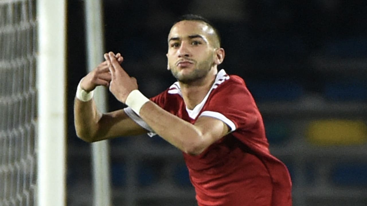 Videogoal: Ziyech scoort van eigen helft voorafgaand aan WK in Qatar 