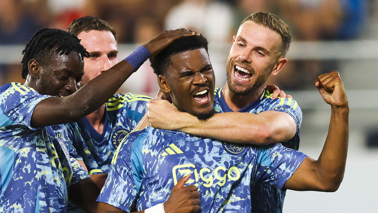 Ajax door winst op Vojvodina naar derde voorronde Europa League