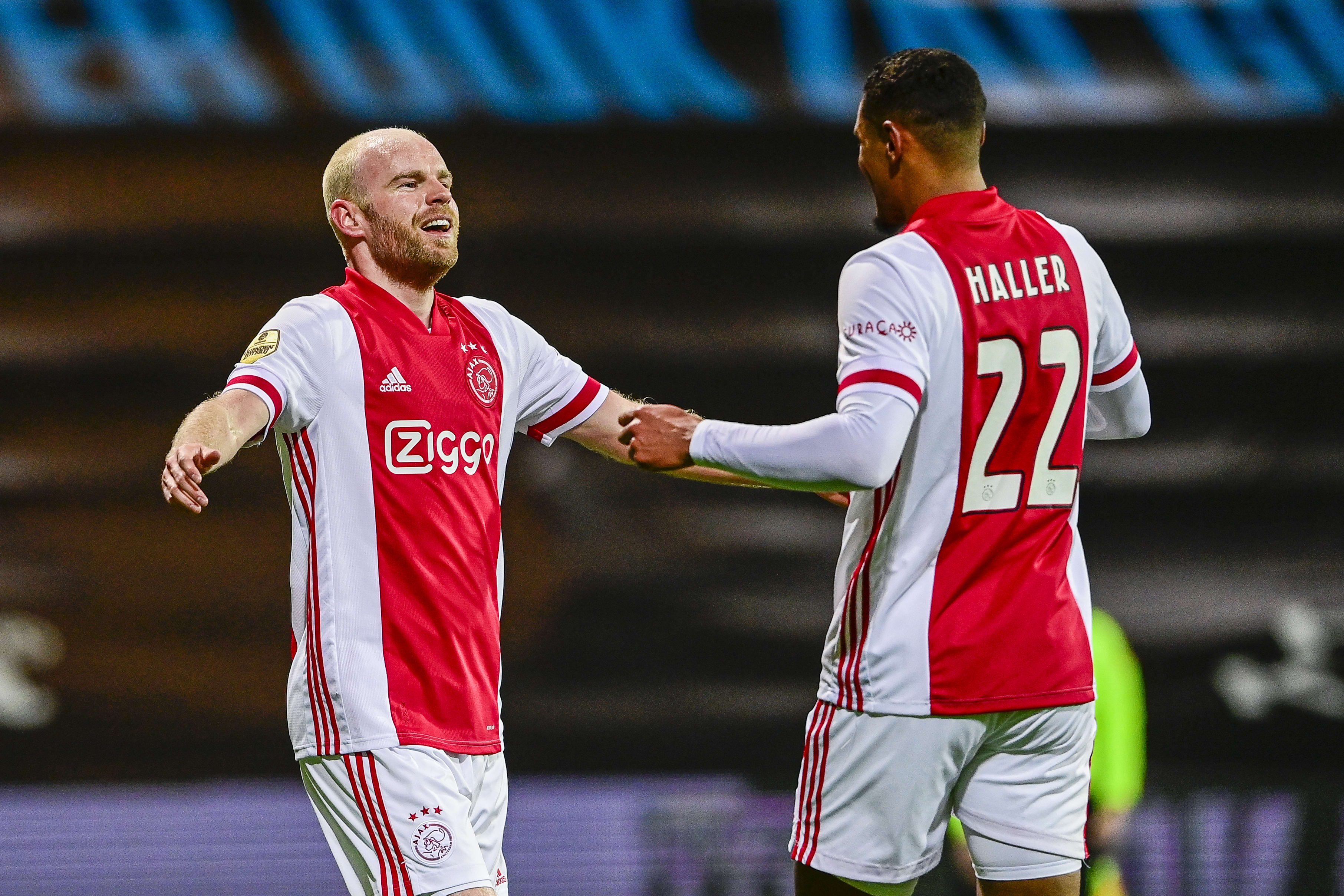 Ajax maakt geen fout en loopt verder uit op PSV