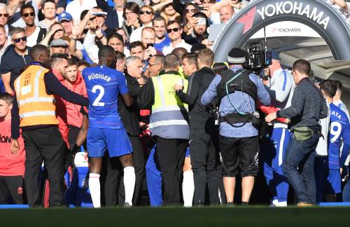 Mourinho niet bestraft voor gedrag bij Chelsea