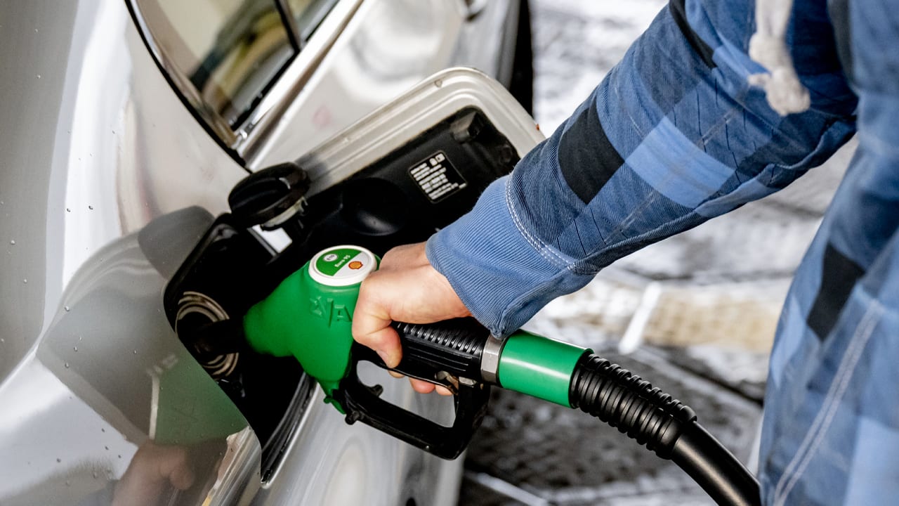 Weer lichte daling benzineprijs verwacht