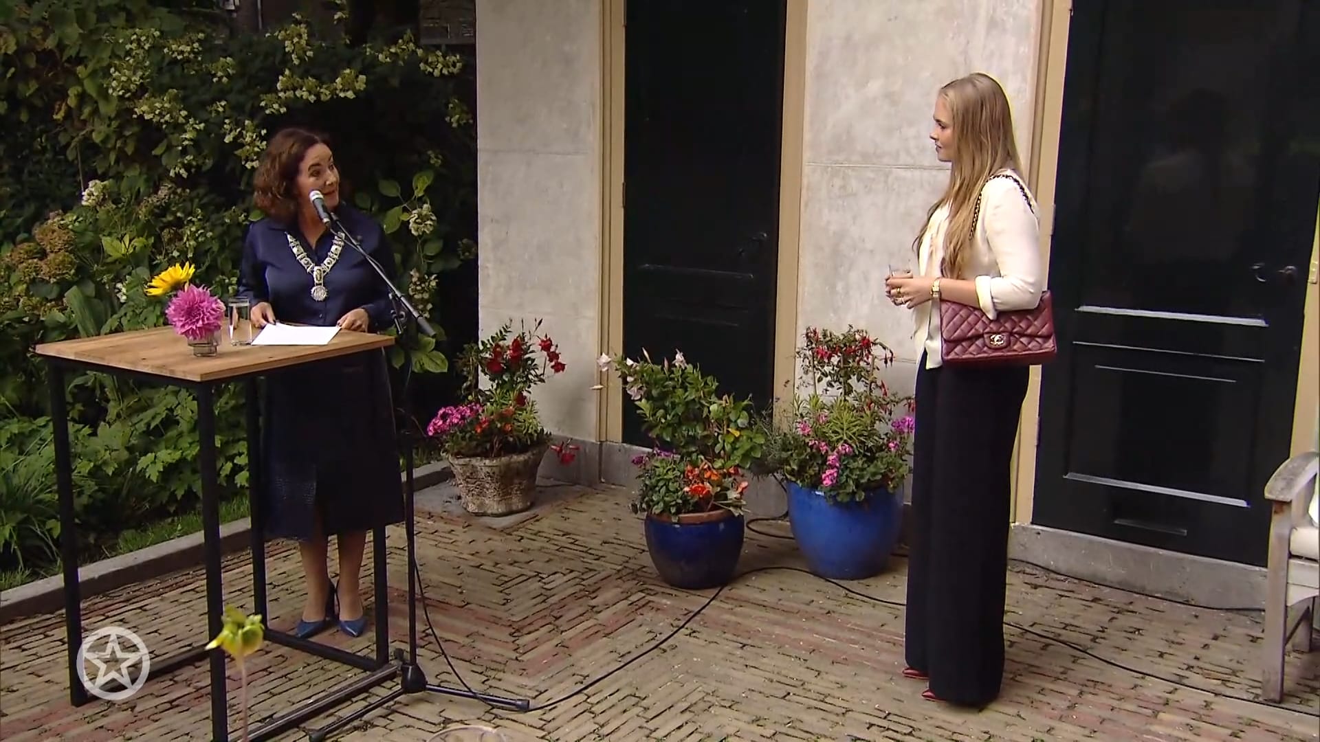 Prinses Amalia op bezoek bij Amsterdamse burgemeester Femke Halsema