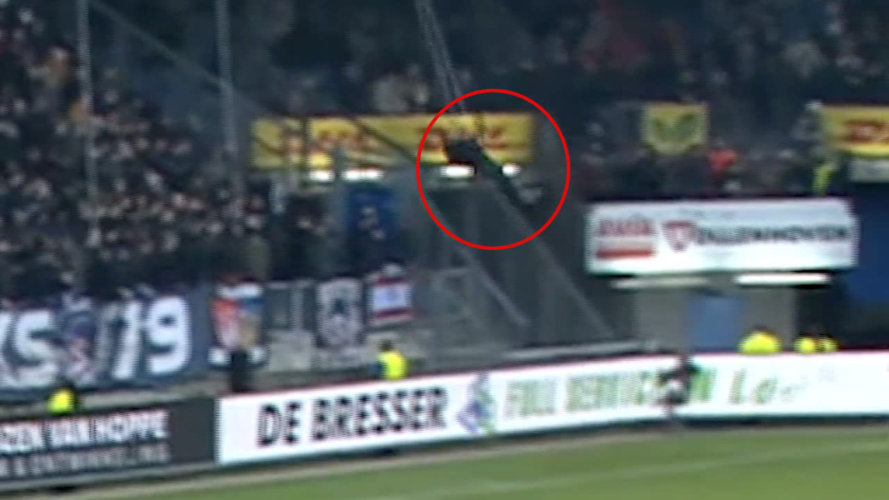 Video: 'Tilburgse Tarzan' slingert door stadion tijdens Willem II - NAC