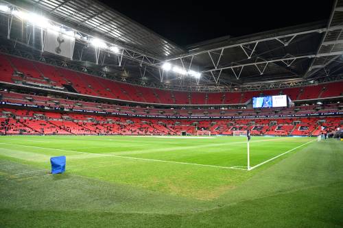 UEFA baalt van slechte veld Wembley