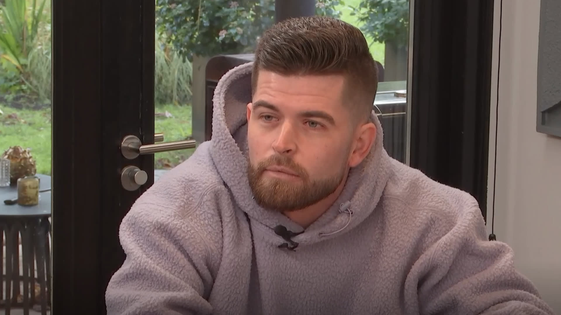 ‘Bekende Nederlander’ niet herkend in Lang Leve de Liefde: ‘Is het heel erg dat ik jou niet ken?’