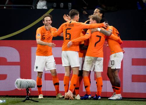 Frenkie de Jong heeft Van Dijk in vizier