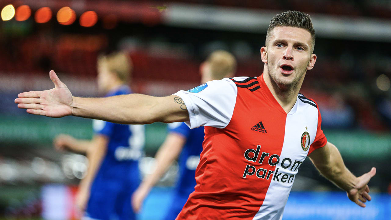 Linssen bezorgt Feyenoord met hattrick winst op sc Heerenveen