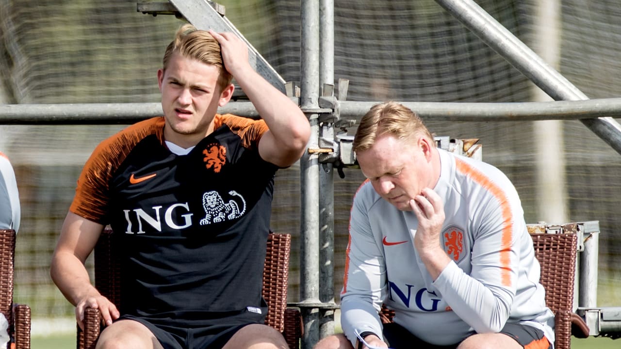 Oranje op Depay na compleet op slottraining