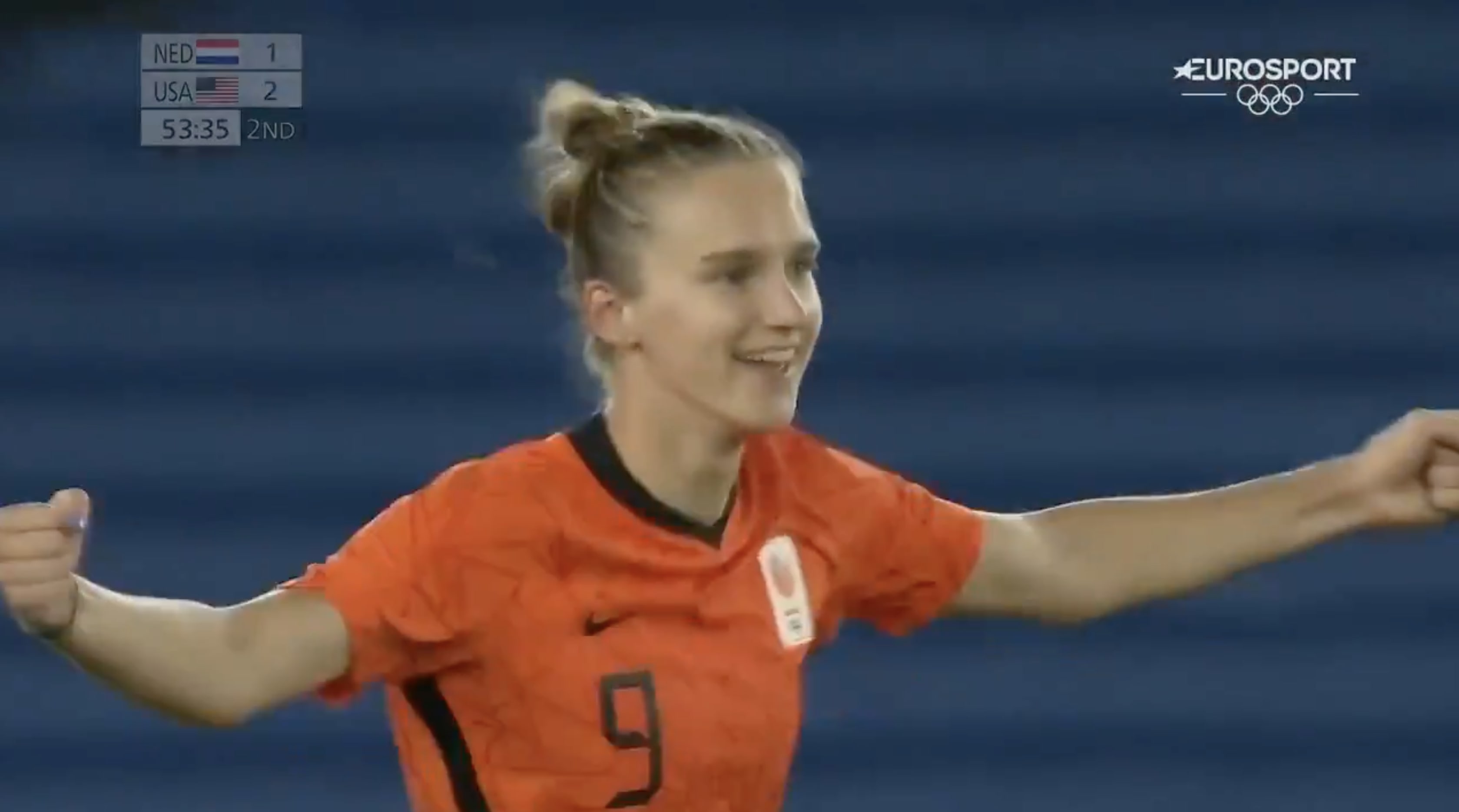 VIDEOGOAL: Miedema zet Leeuwinnen na twee tegendoelpunten weer op gelijke hoogte