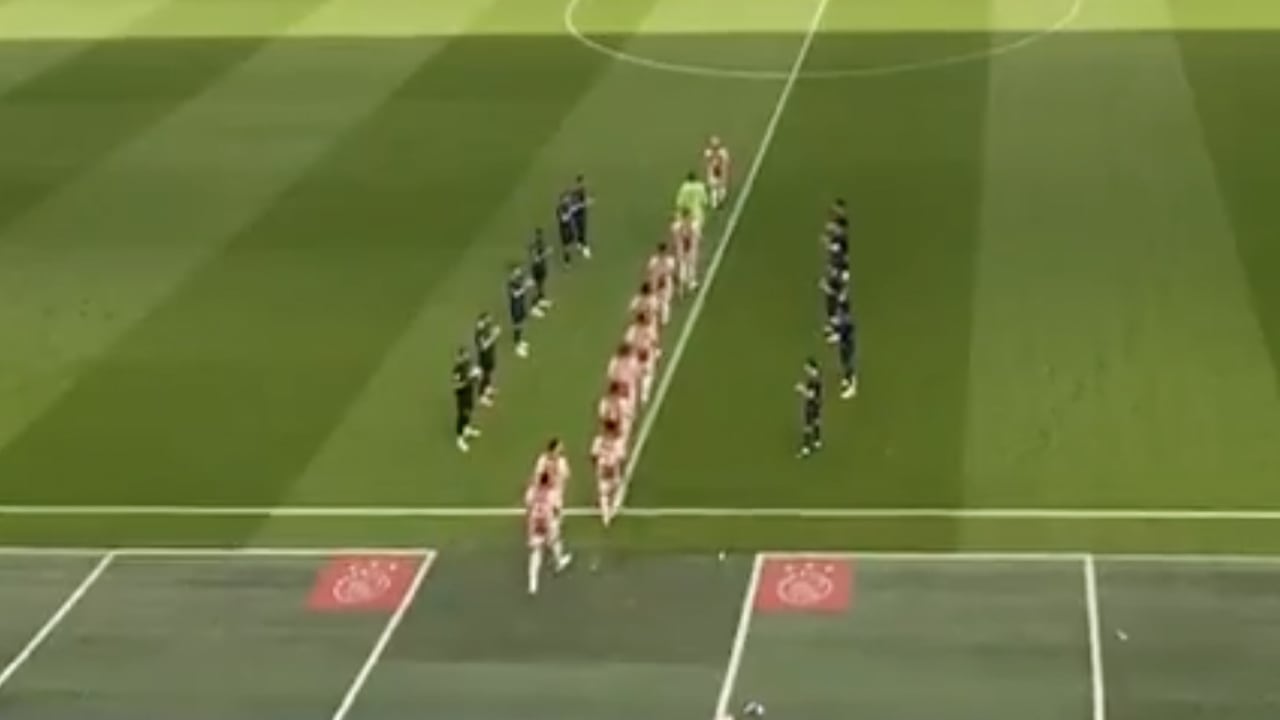 Erehaag van VVV-Venlo voor kampioen Ajax