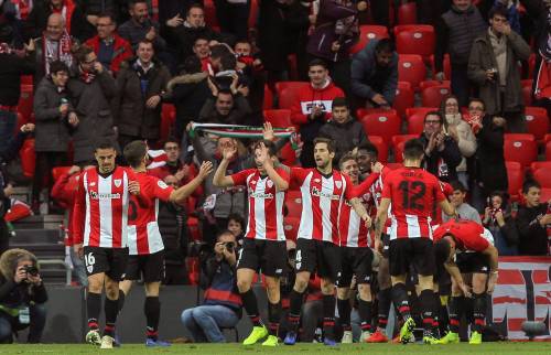 Sevilla raakt achterop in Spanje