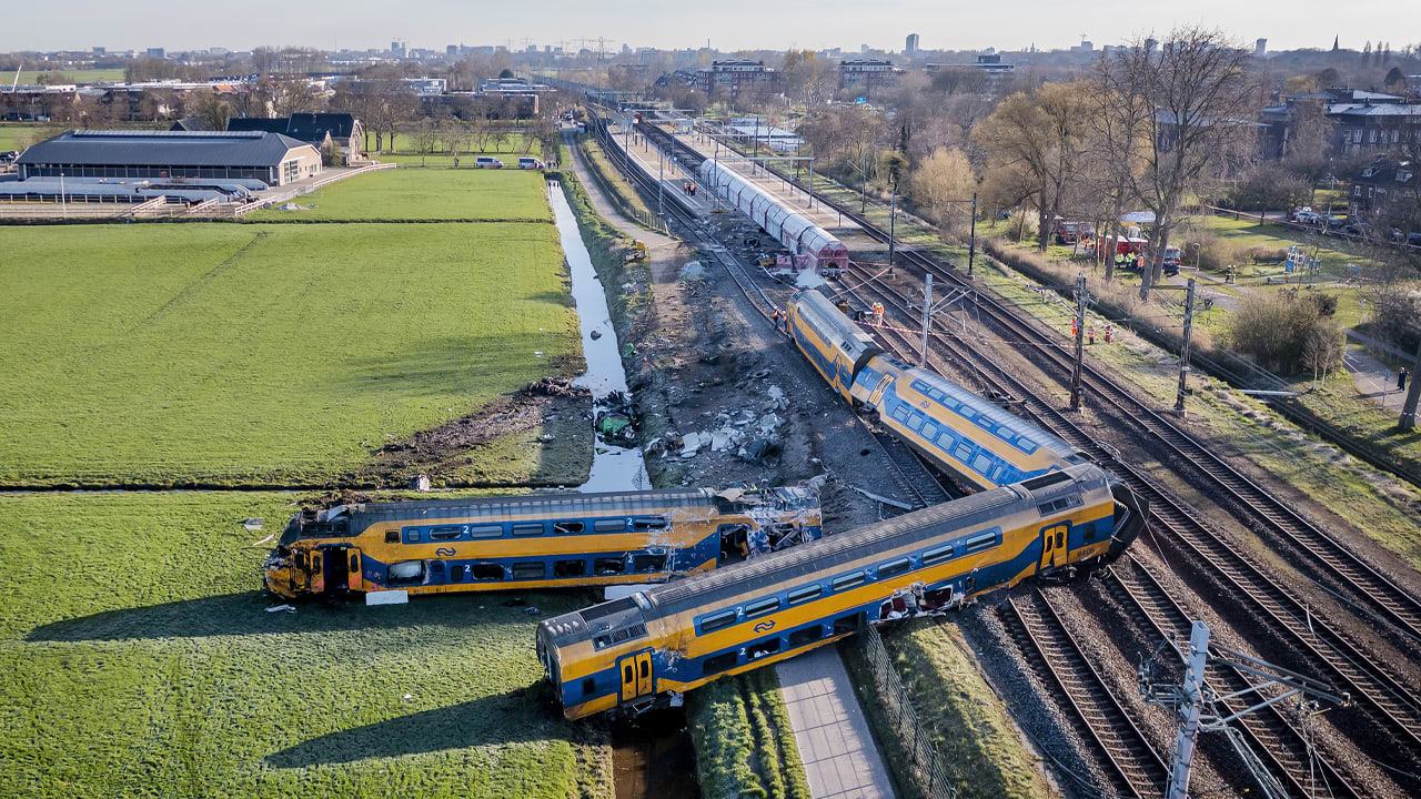 Dode en meerdere zwaargewonden bij ernstig treinongeluk in Voorschoten