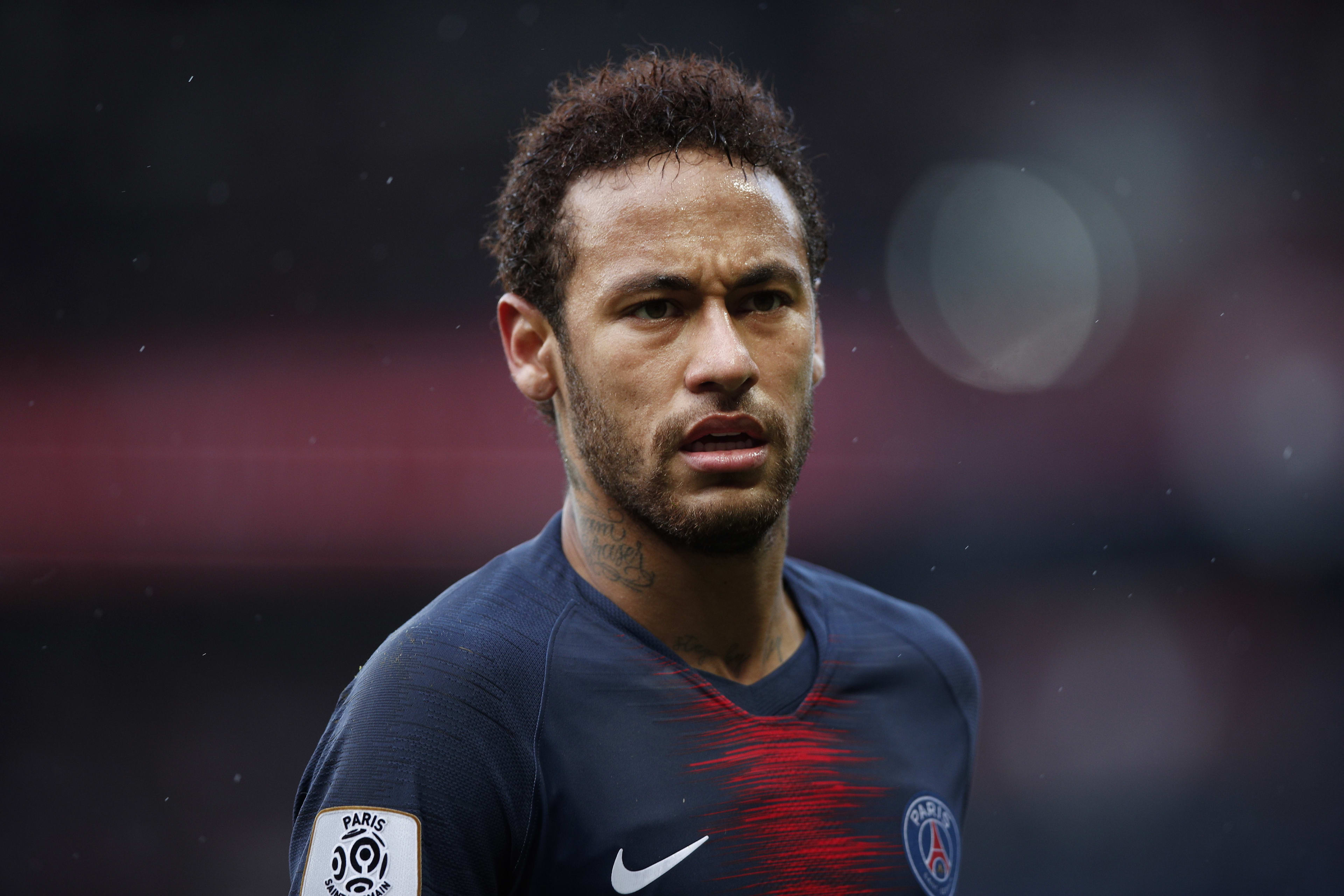 Neymar meldt zich bij politie in São Paulo