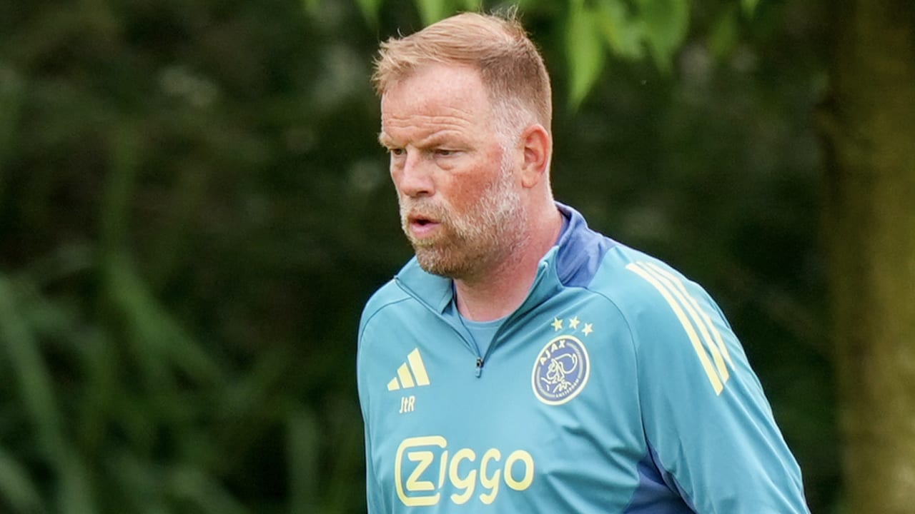 'Erik ten Hag wil ook Jelle ten Rouwelaar toevoegen aan staf Manchester United'