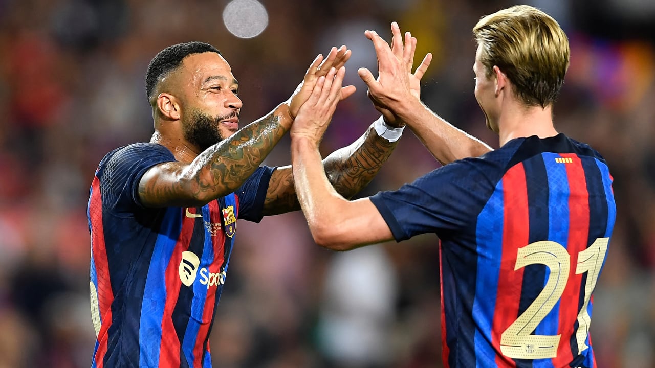 Spaanse media zien stralende Frenkie en Memphis: 'Wil Barça echt van hun af?'