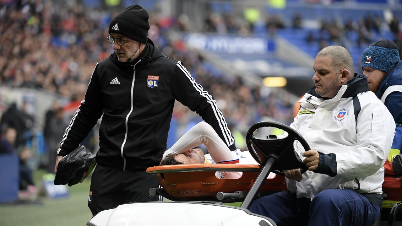 Voetballer Lyon valt flauw op het veld