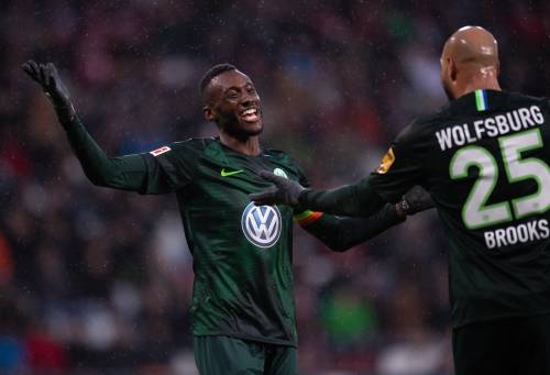 Wolfsburg wint bij Augsburg dankzij late goal