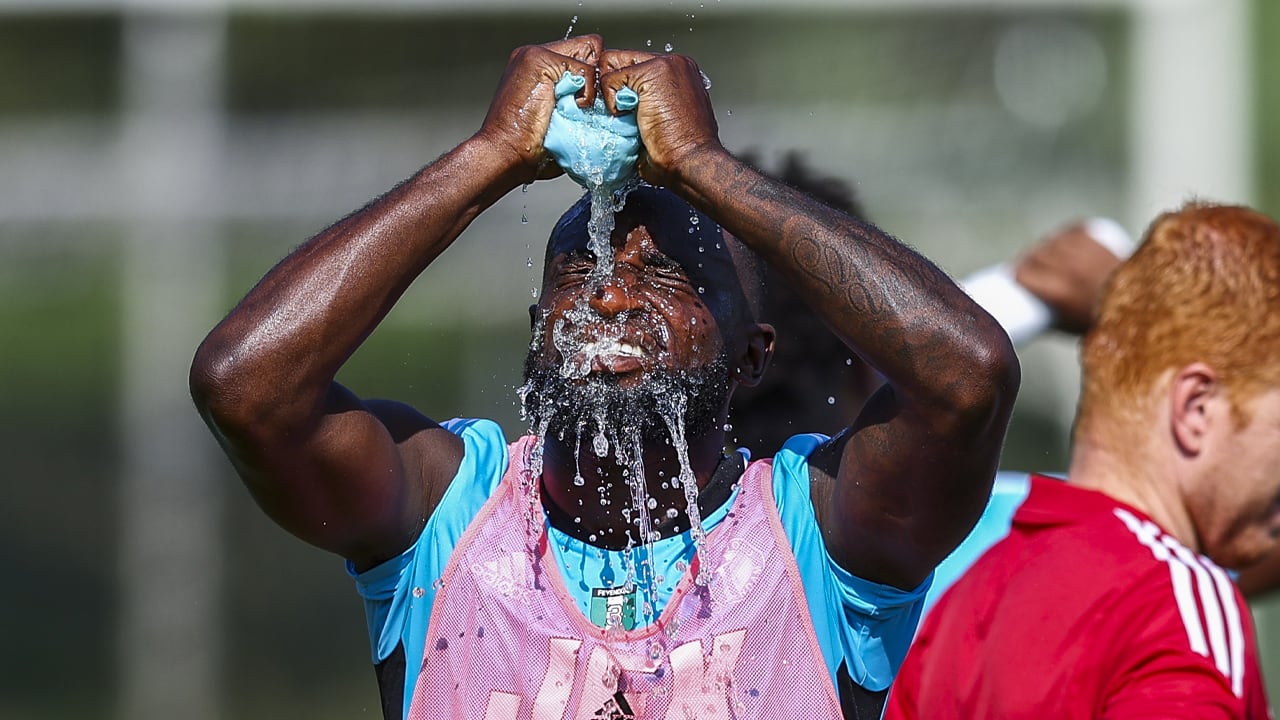 KNVB grijpt komend voetbalweekend in vanwege extreme hitte