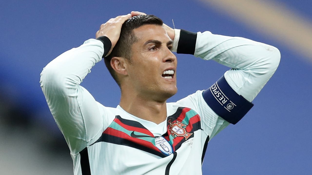 Aanvoerdersband van woeste Ronaldo in veiling voor goed doel