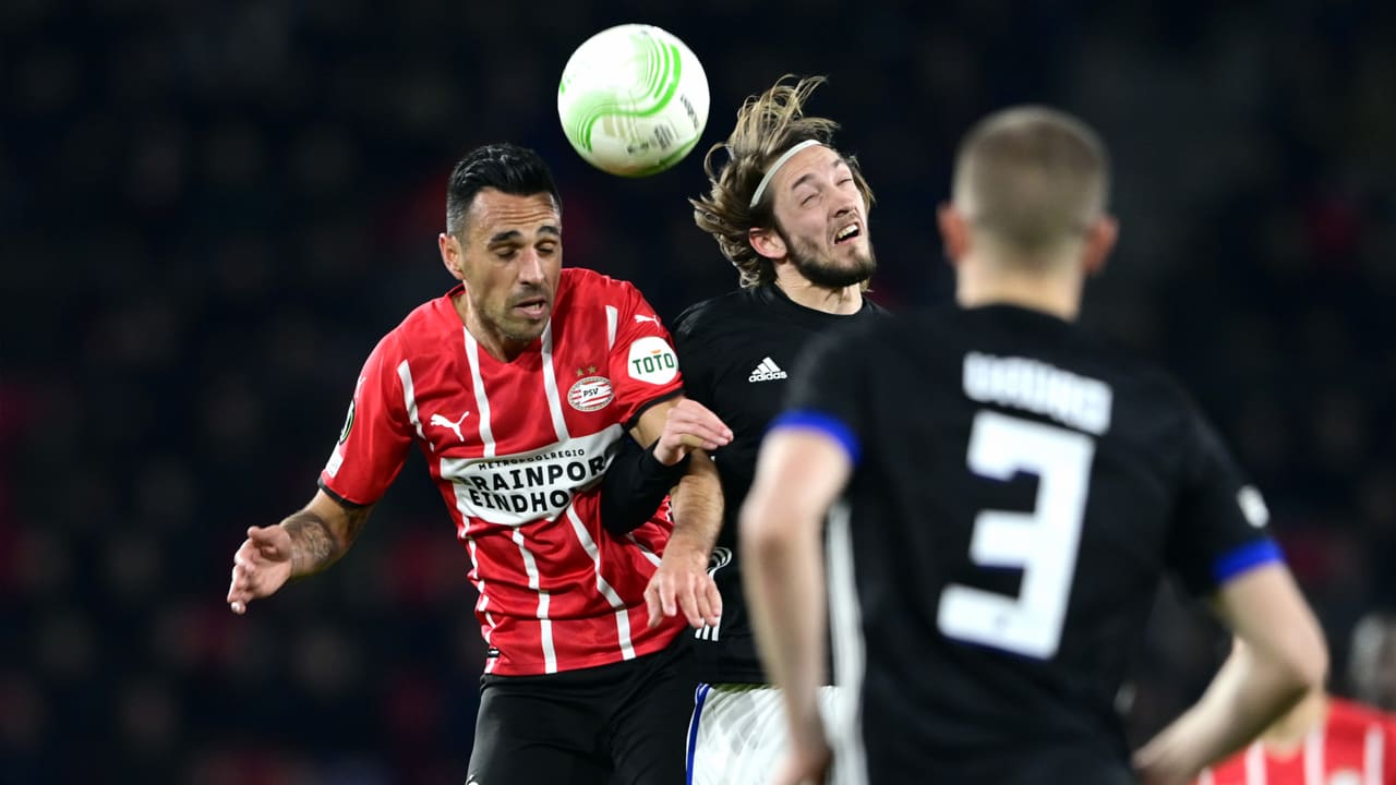 PSV speelt in knotsgek duel gelijk tegen Kopenhagen