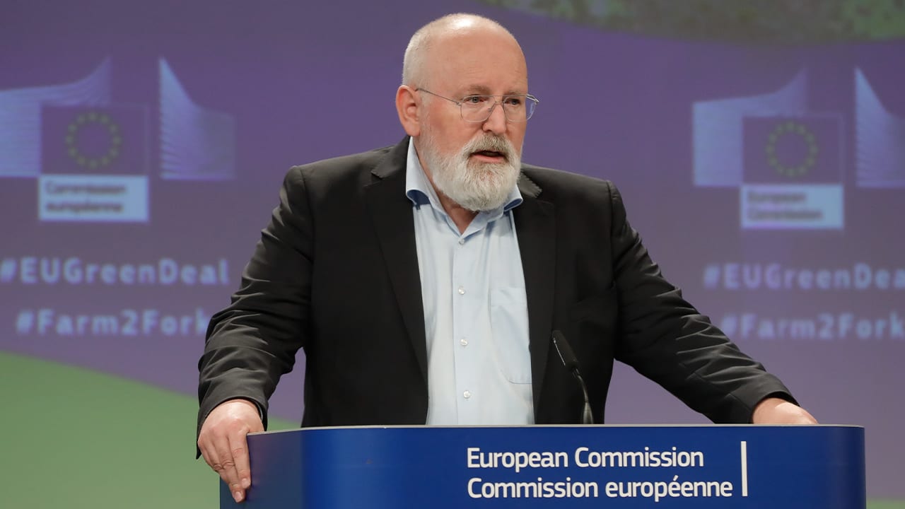 Timmermans: 'Brussel dringt niet aan op verplichte uitkoop boeren'