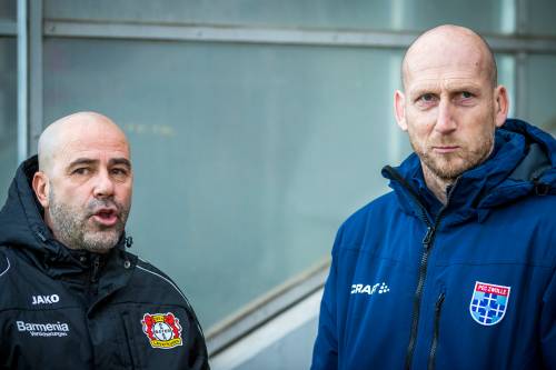 Bosz wint met Leverkusen van PEC van Stam