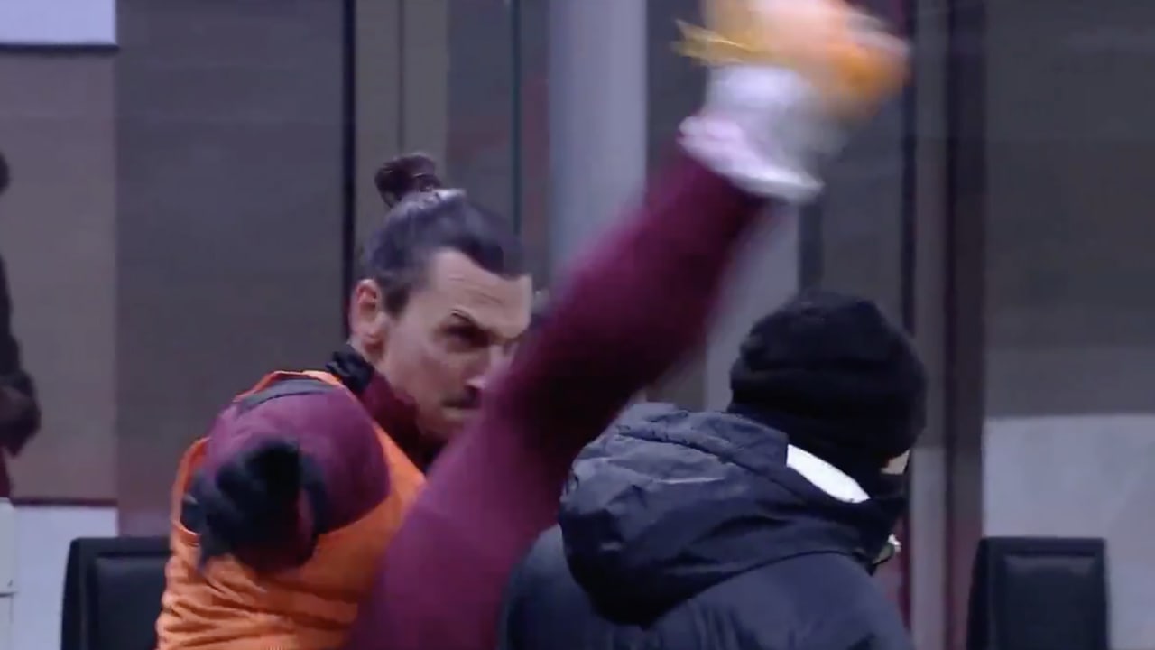 Zlatan doet warming-up op geheel eigen wijze, assistent geeft geen krimp